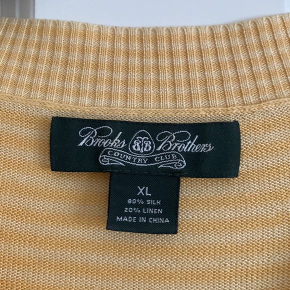 Brook Brothers 80% Silk, 20% Linen Yellow ton on tone Horizontal XL Top - Picture 2 of 6